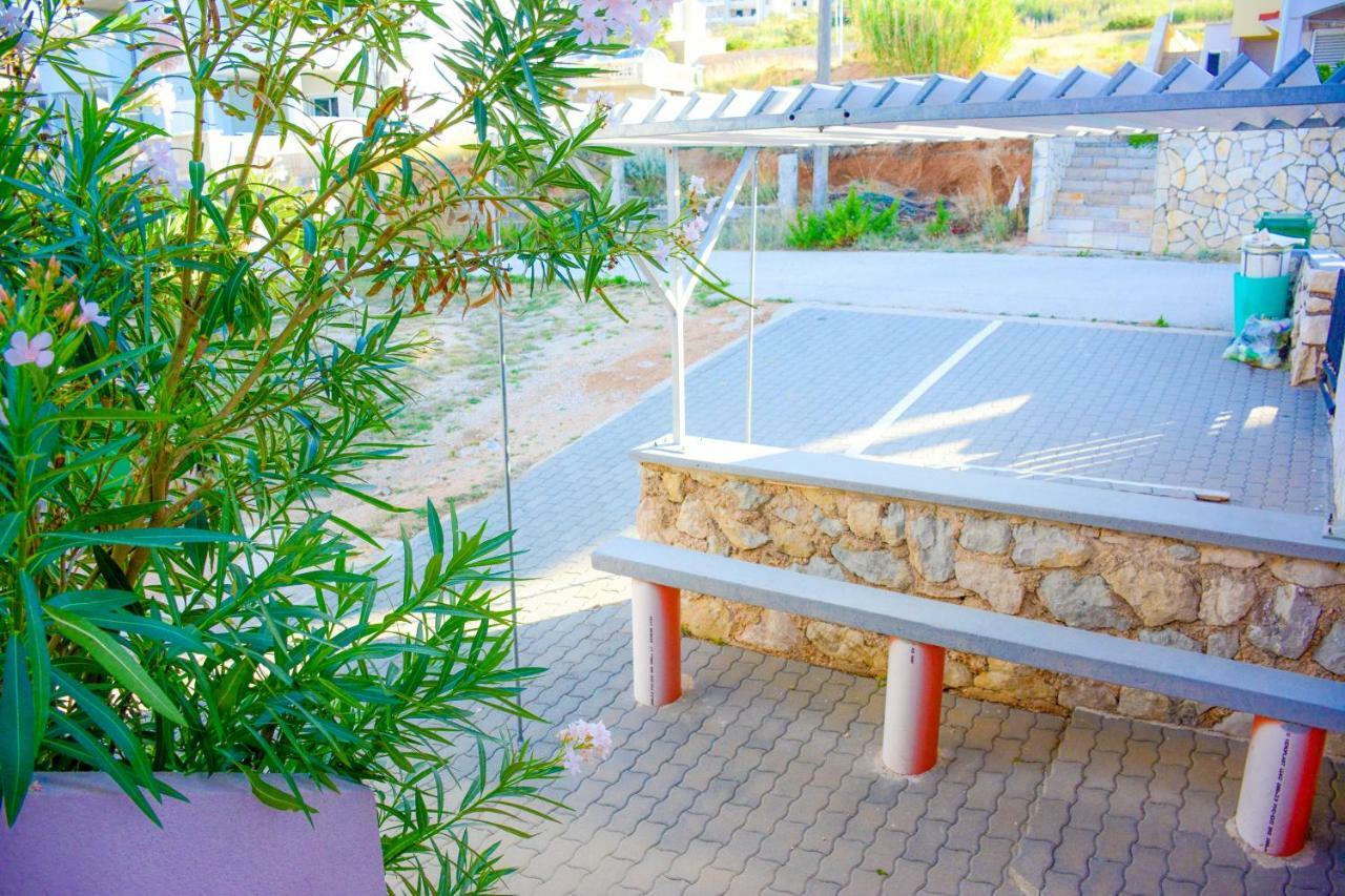 Apartmani prvi red do mora Pag Town Exterior foto