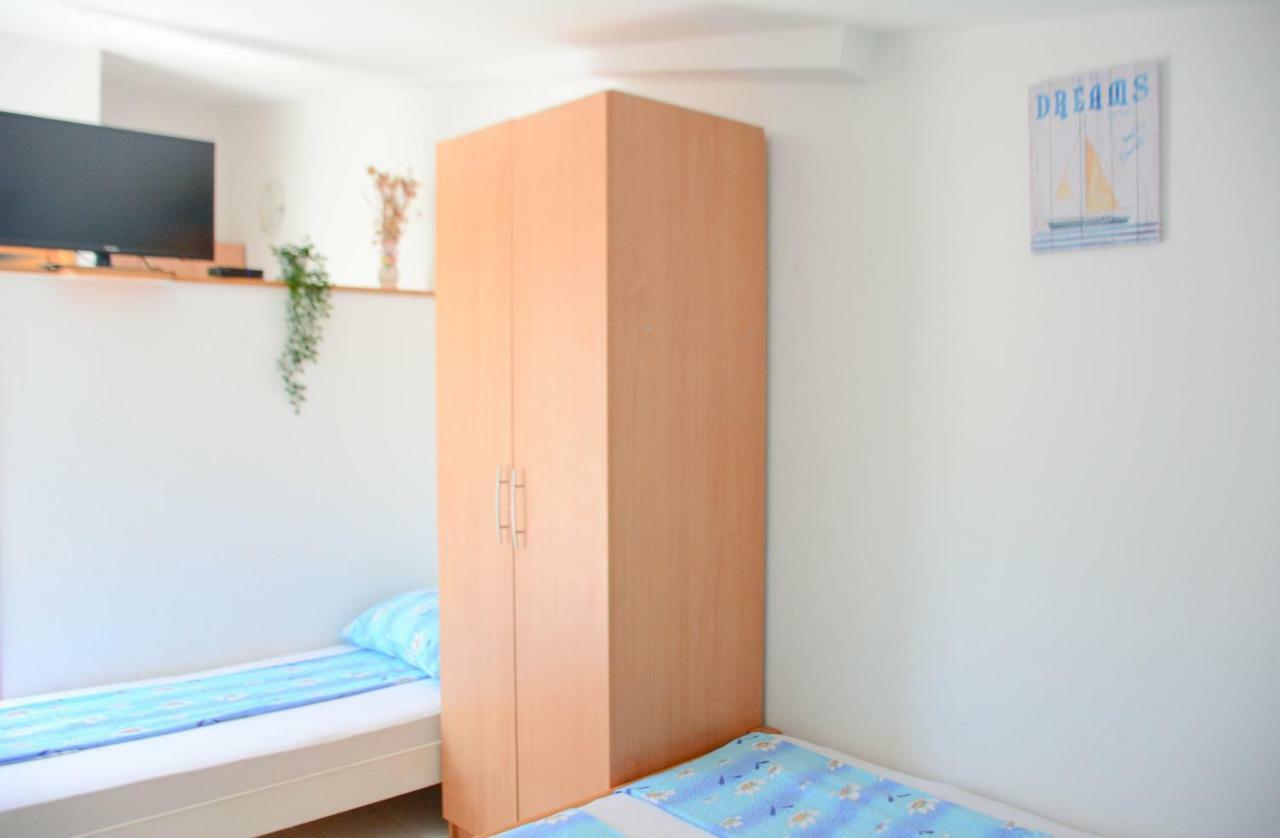 Apartmani prvi red do mora Pag Town Exterior foto